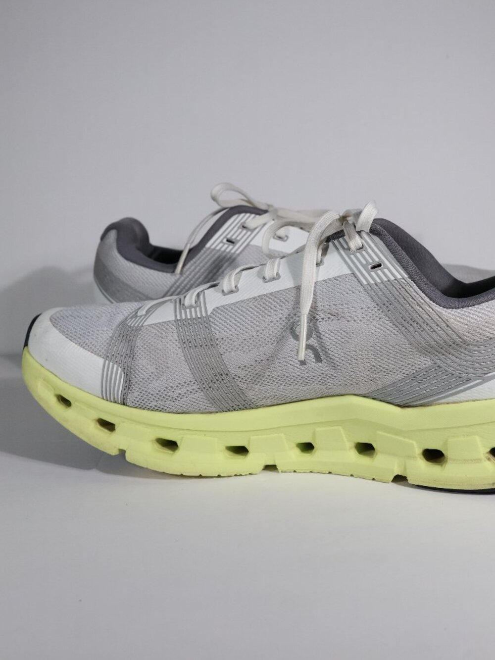 Men's Size 9 On Cloudgo Running Shoes Frost/Hay 55.98234 Pre Owned - Picture 5 of 11